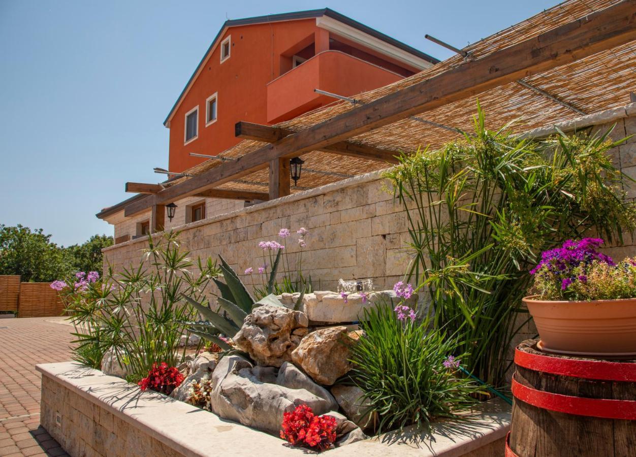 Hotel Natura Vilanija المظهر الخارجي الصورة